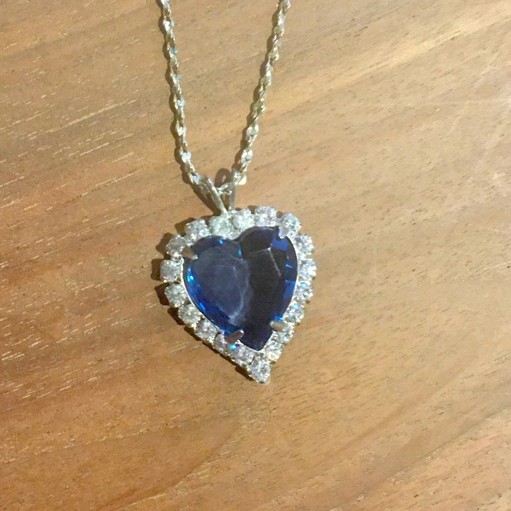 Heart of the Ocean necklace like in Titanic